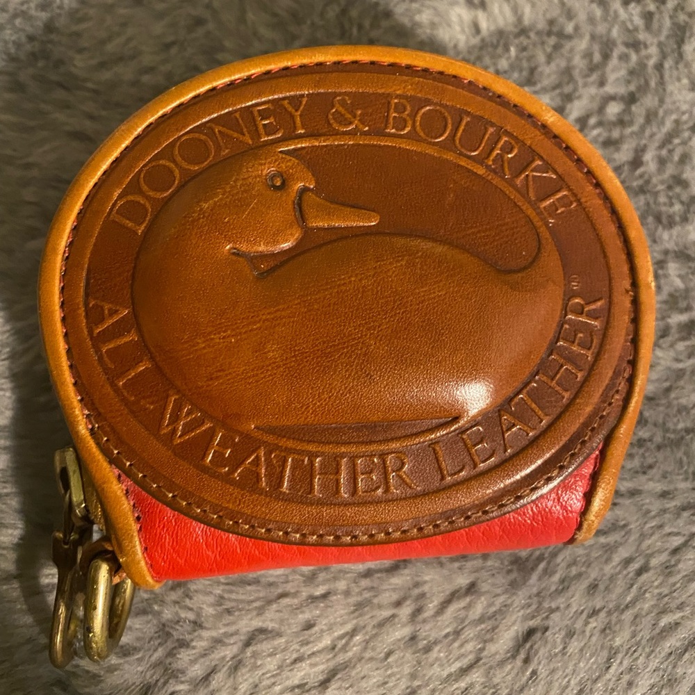 Dooney & Bourke con keychain purse